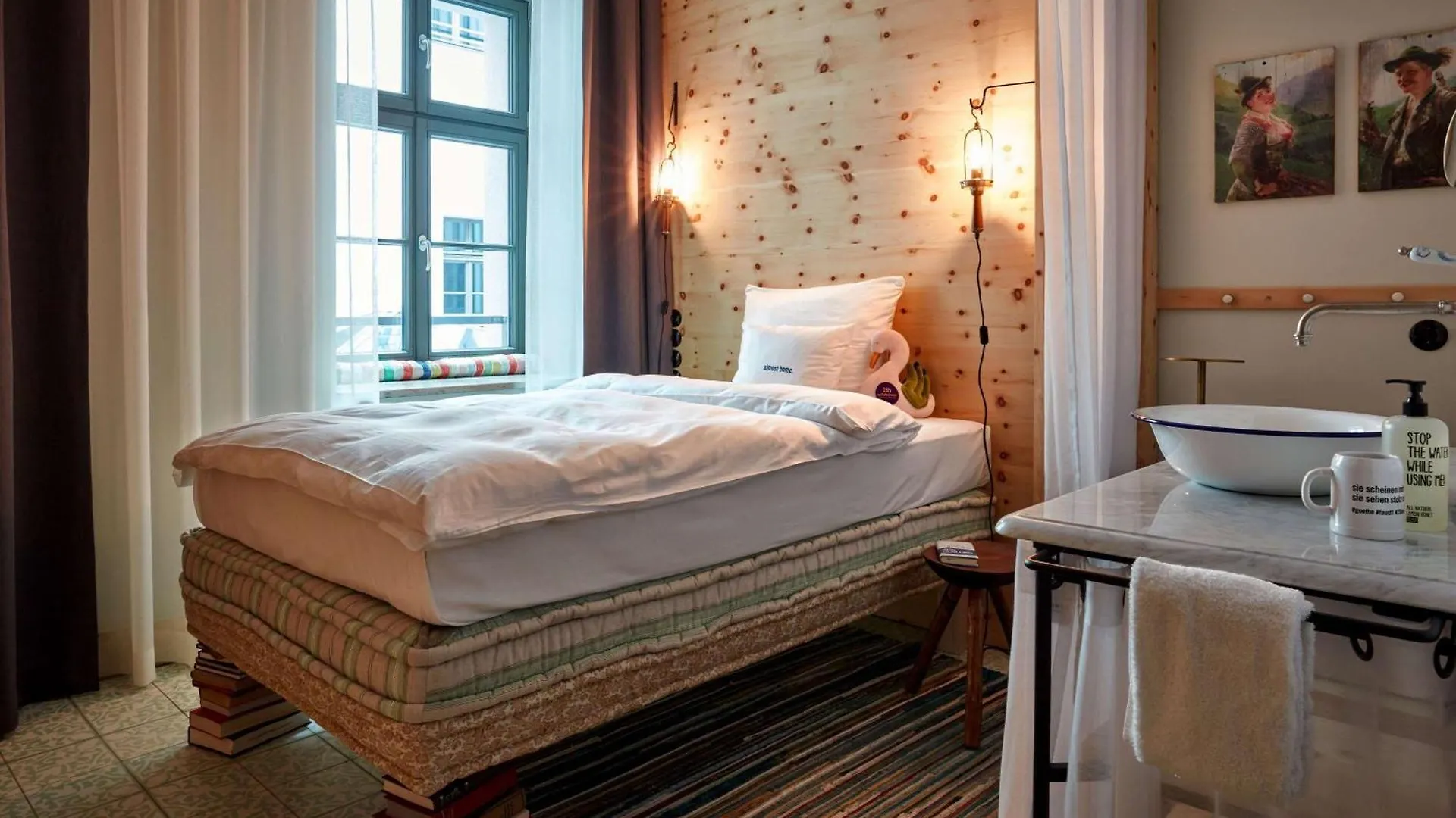 25Hours Hotel The Royal Bavarian Monachium 4*,
